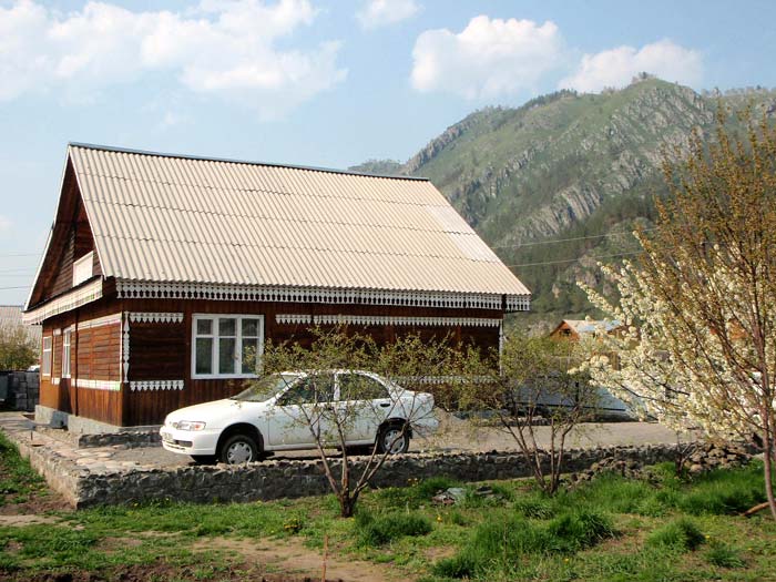 Автостоянка на территории 