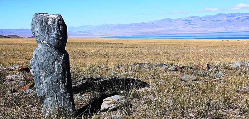 Истукан у озера Урэг-нур