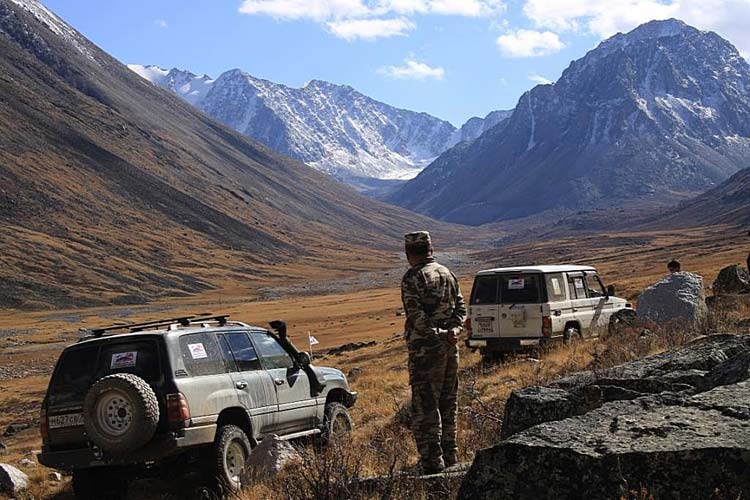Командир монгольской погранзаставы удостоил нас личным сопровождением