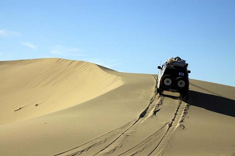 Плотный песок держит, но останавливаться нельзя