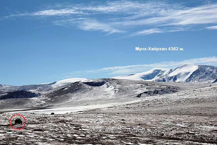 У подножья массива Мунх-Хайрхан 4362 м