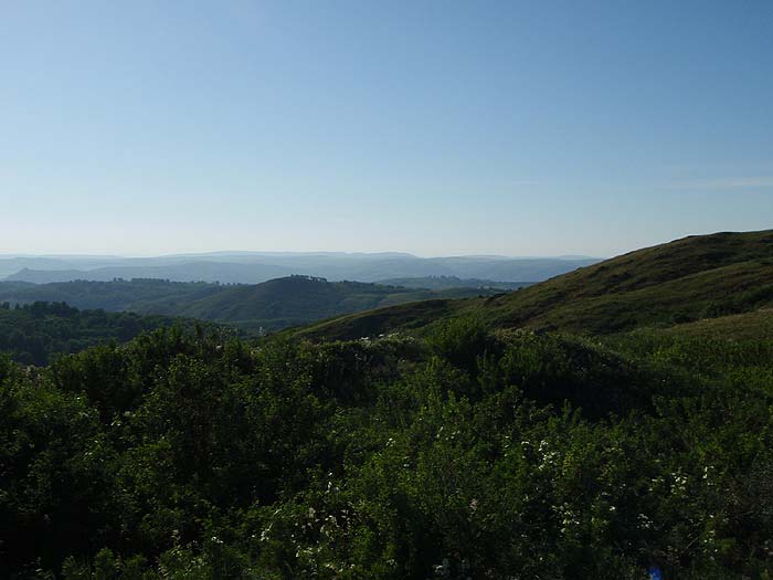 И только горы вокруг