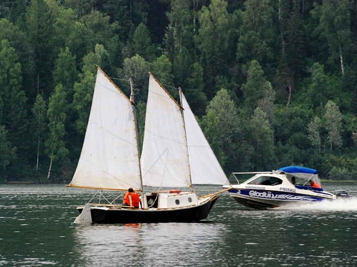 Шхуна «Касатка» на Телецком озере