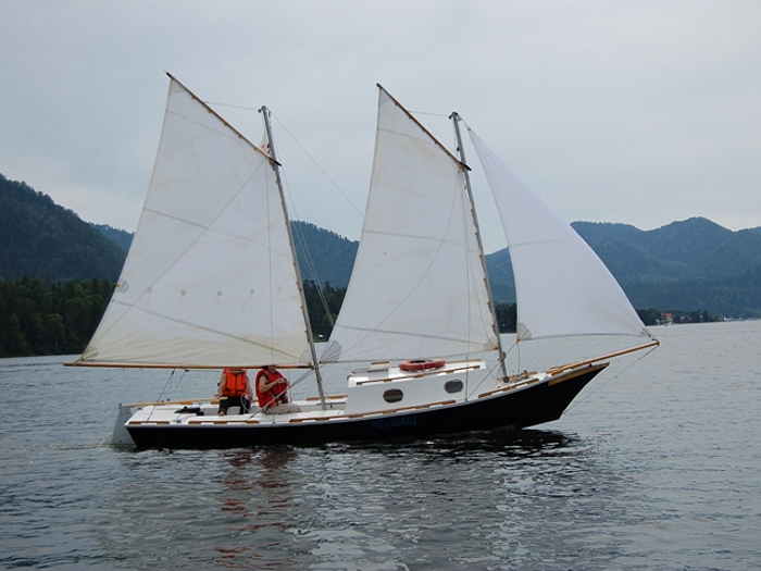 Шхуна «Касатка» на Телецком озере